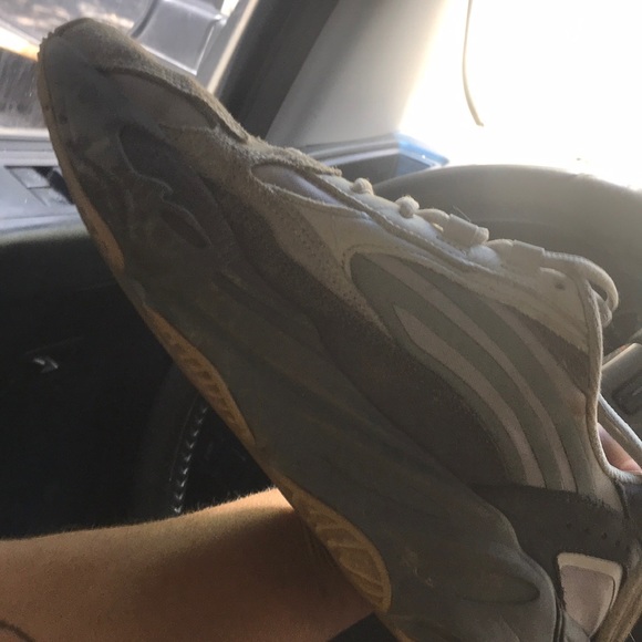 Yeezy 700 - Picture 3 of 3